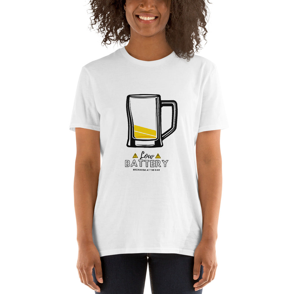 "Low Battery" Tee: Recarga Tu Estilo con Humor