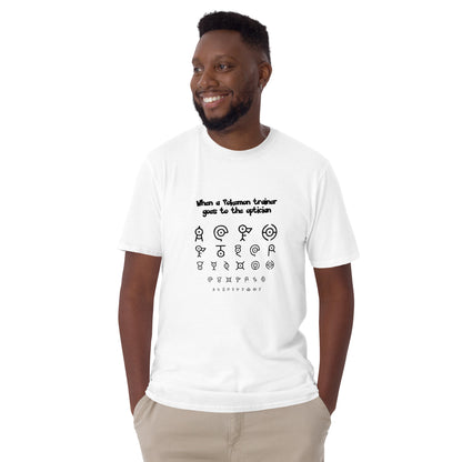 "When a Pokémon Trainer Goes to the Optician" Tee: Diversión para Entrenadores y Fans